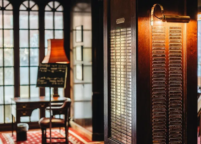 Отель Profilhotels Plaza 4*