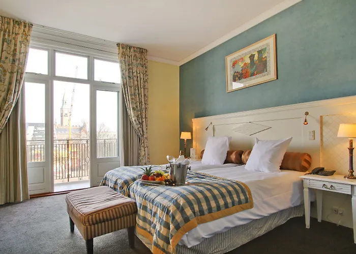 Отель Profilhotels Plaza 4*